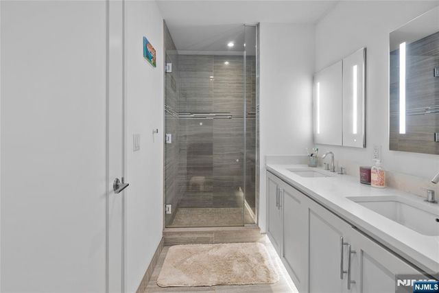 800 Ave At Port Imperial 508, Weehawken, NJ 07086