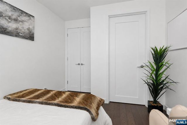 800 Ave At Port Imperial 508, Weehawken, NJ 07086