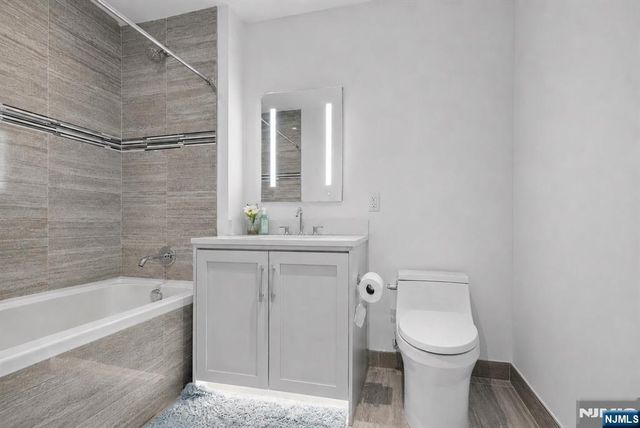 800 Ave At Port Imperial 508, Weehawken, NJ 07086