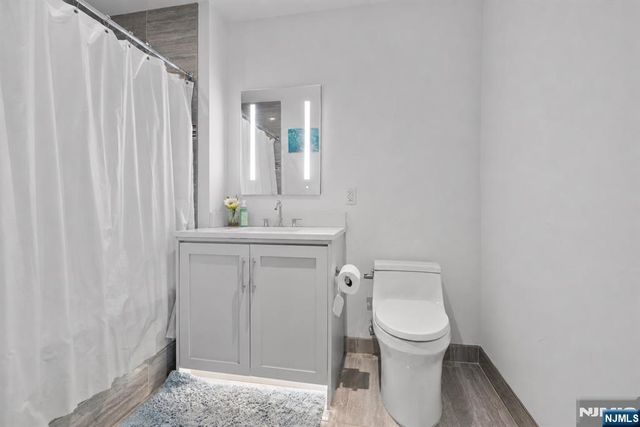 800 Ave At Port Imperial 508, Weehawken, NJ 07086