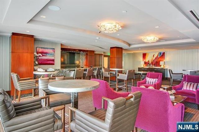 800 Ave At Port Imperial 508, Weehawken, NJ 07086