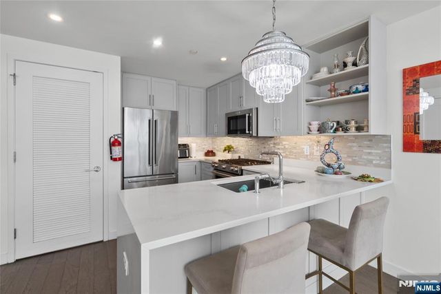 800 Ave At Port Imperial 508, Weehawken, NJ 07086