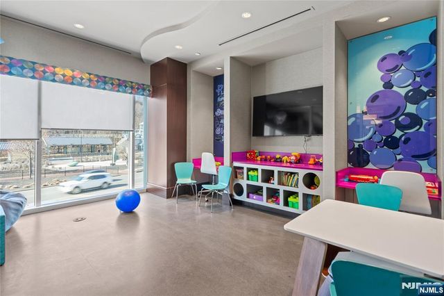 800 Ave At Port Imperial 508, Weehawken, NJ 07086