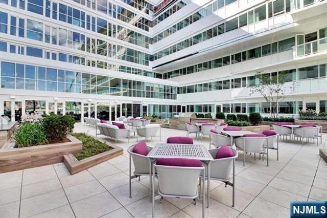 800 Ave At Port Imperial 508, Weehawken, NJ 07086