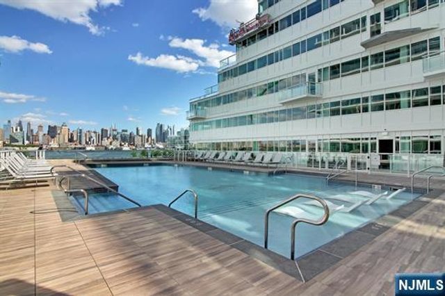 800 Ave At Port Imperial 508, Weehawken, NJ 07086