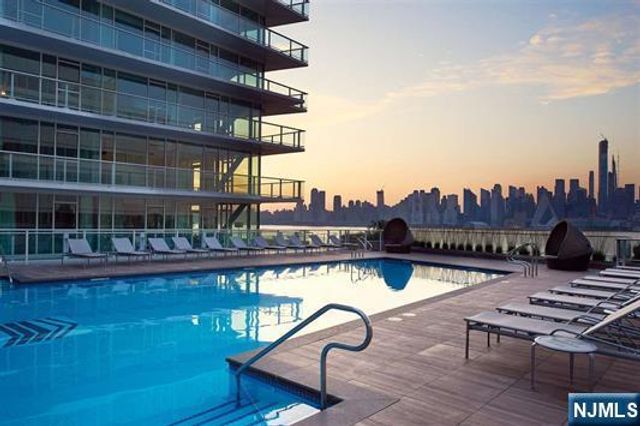 800 Ave At Port Imperial 508, Weehawken, NJ 07086