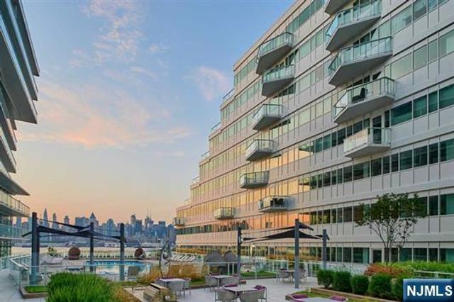 800 Ave At Port Imperial 508, Weehawken, NJ 07086