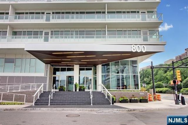 800 Ave At Port Imperial 508, Weehawken, NJ 07086