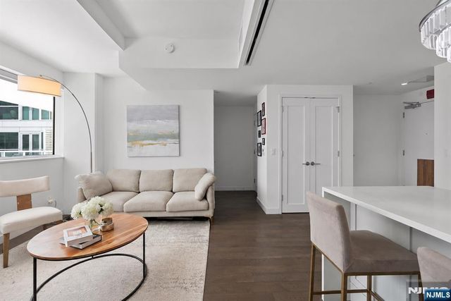 800 Ave At Port Imperial 508, Weehawken, NJ 07086