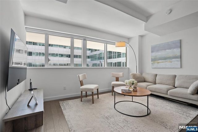 800 Ave At Port Imperial 508, Weehawken, NJ 07086