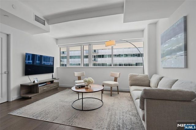 800 Ave At Port Imperial 508, Weehawken, NJ 07086