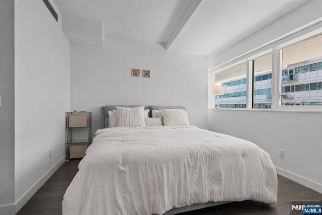 800 Ave At Port Imperial 508, Weehawken, NJ 07086