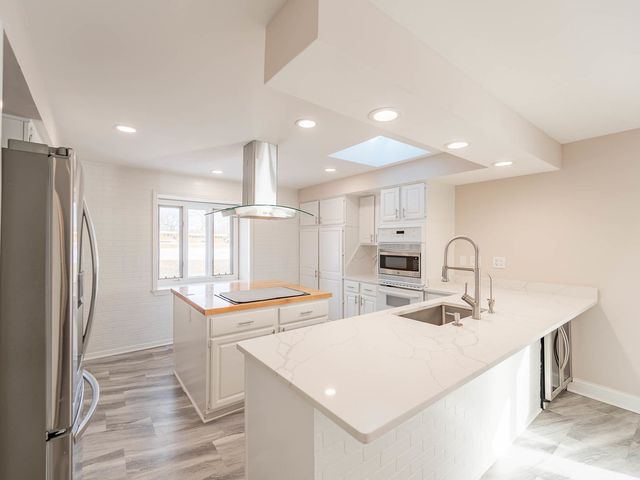 26101 W Roseland Court, Ingleside, IL 60041