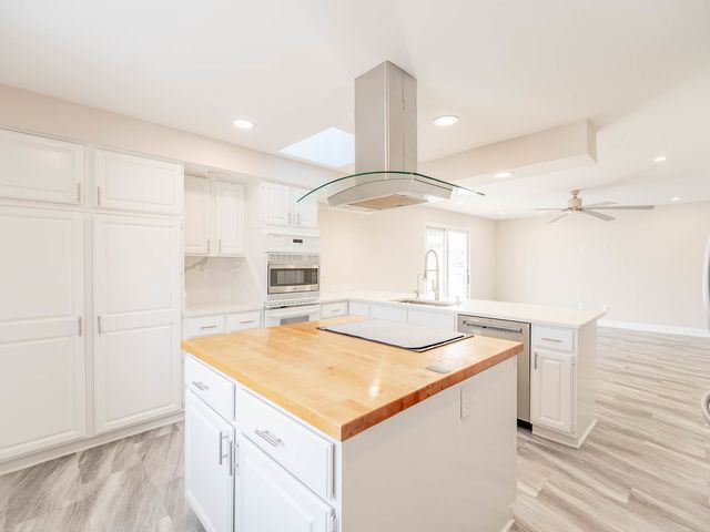 26101 W Roseland Court, Ingleside, IL 60041