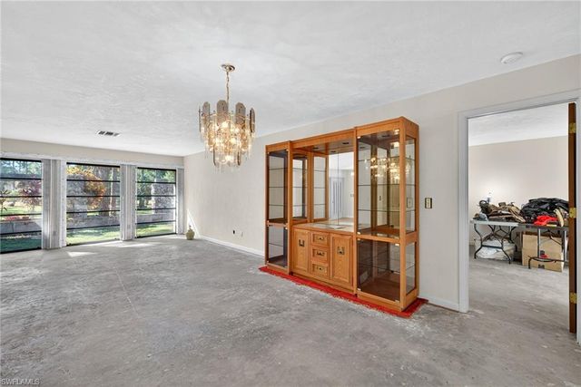 6811 Sandalwood LN, Naples, FL 34109