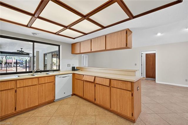 6811 Sandalwood LN, Naples, FL 34109