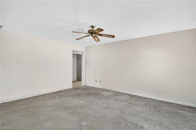 6811 Sandalwood LN, Naples, FL 34109