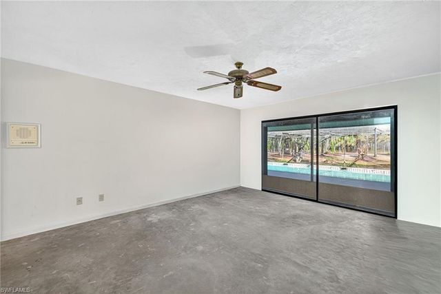 6811 Sandalwood LN, Naples, FL 34109