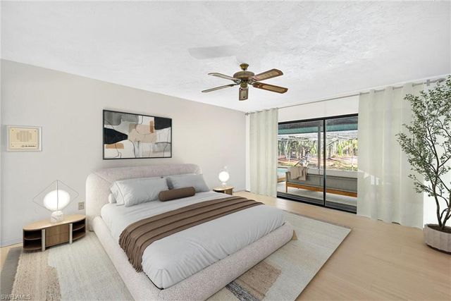 6811 Sandalwood LN, Naples, FL 34109