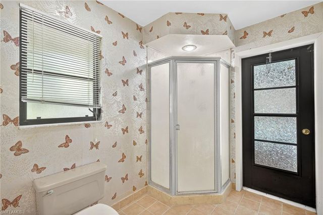 6811 Sandalwood LN, Naples, FL 34109