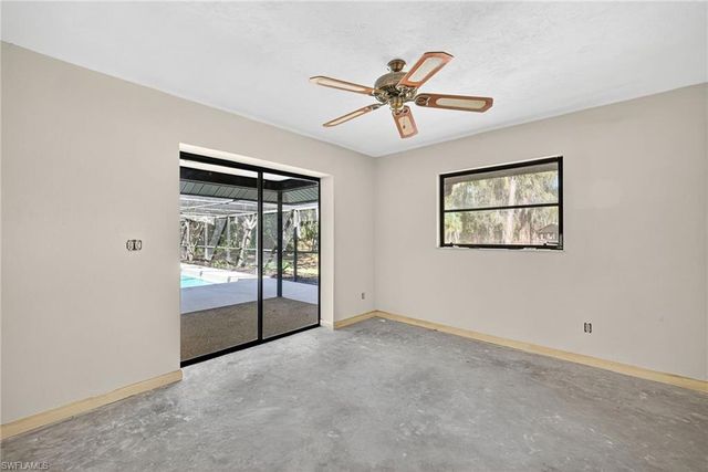 6811 Sandalwood LN, Naples, FL 34109