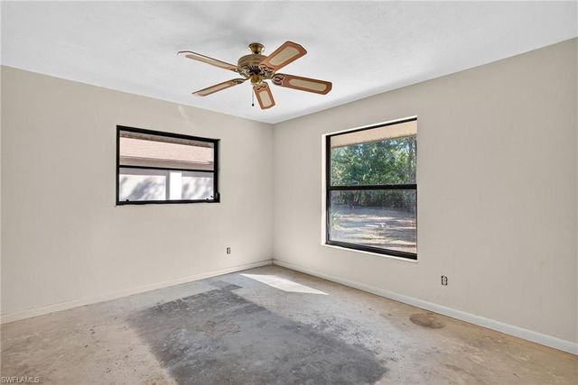 6811 Sandalwood LN, Naples, FL 34109