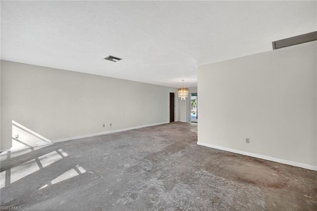 6811 Sandalwood LN, Naples, FL 34109