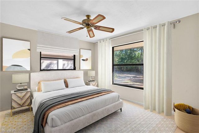 6811 Sandalwood LN, Naples, FL 34109