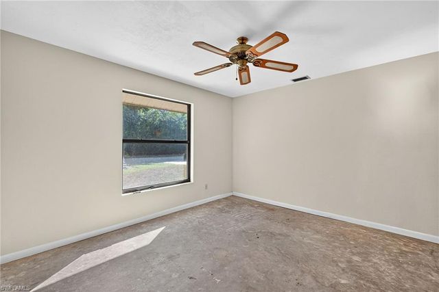 6811 Sandalwood LN, Naples, FL 34109