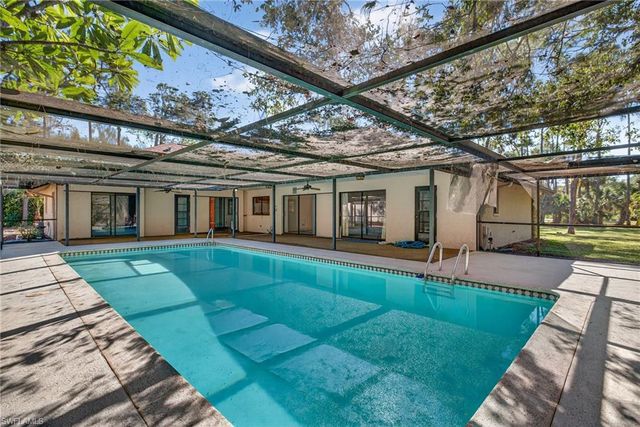 6811 Sandalwood LN, Naples, FL 34109