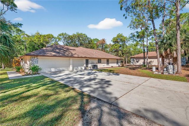 6811 Sandalwood LN, Naples, FL 34109