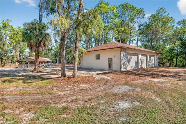 6811 Sandalwood LN, Naples, FL 34109