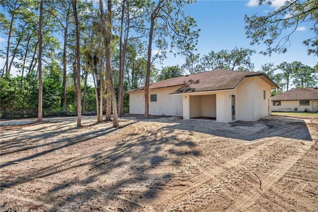 6811 Sandalwood LN, Naples, FL 34109