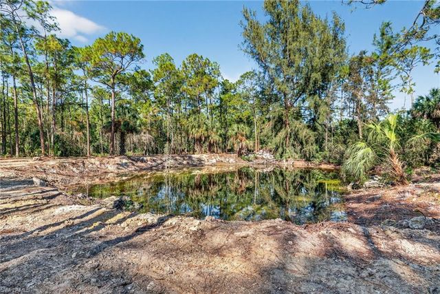 6811 Sandalwood LN, Naples, FL 34109