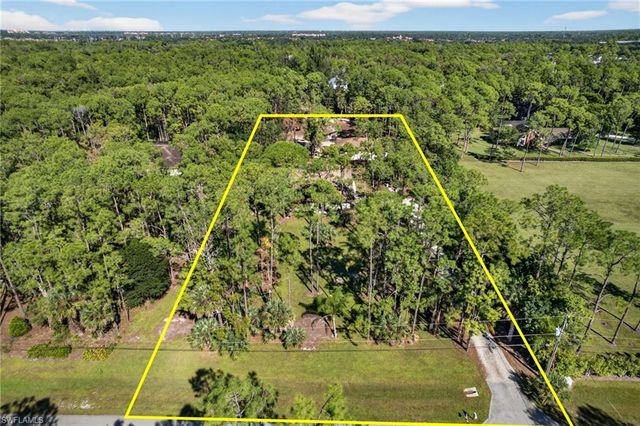 6811 Sandalwood LN, Naples, FL 34109