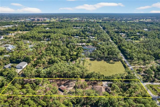 6811 Sandalwood LN, Naples, FL 34109