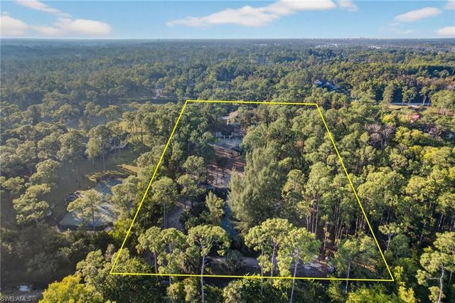 6811 Sandalwood LN, Naples, FL 34109