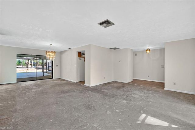 6811 Sandalwood LN, Naples, FL 34109