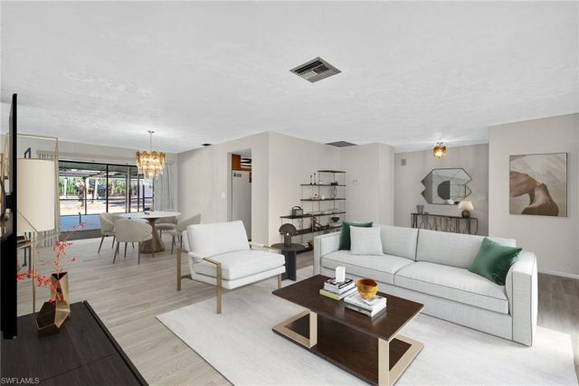 6811 Sandalwood LN, Naples, FL 34109