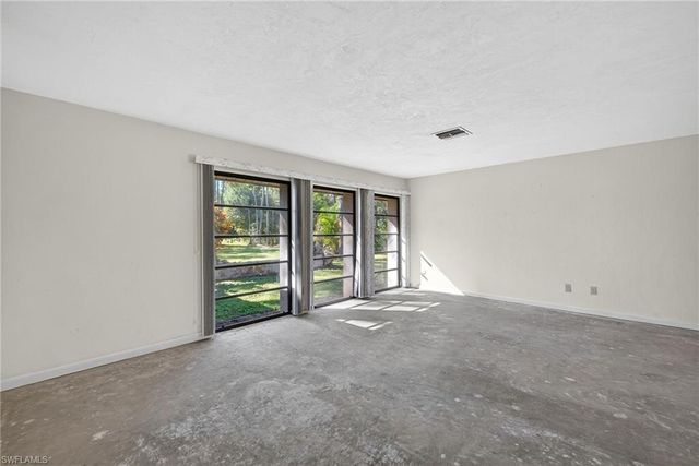 6811 Sandalwood LN, Naples, FL 34109