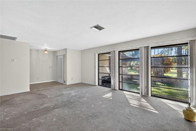 6811 Sandalwood LN, Naples, FL 34109