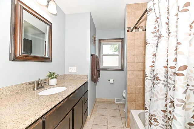 1648 Kuiper LANE, Mount Pleasant, WI 53406