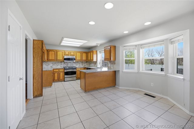 4209 S Chestnut Court, Broken Arrow, OK 74011