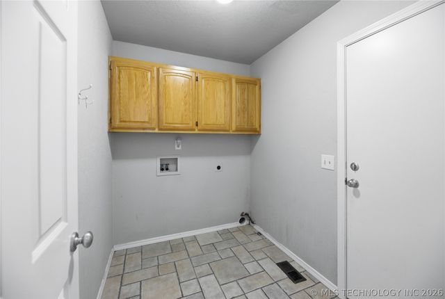 4209 S Chestnut Court, Broken Arrow, OK 74011