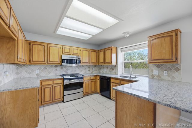 4209 S Chestnut Court, Broken Arrow, OK 74011