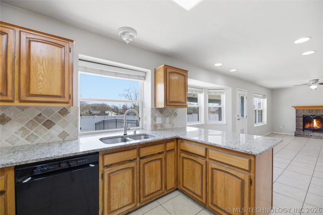 4209 S Chestnut Court, Broken Arrow, OK 74011