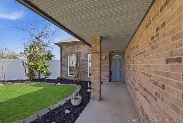 4209 S Chestnut Court, Broken Arrow, OK 74011