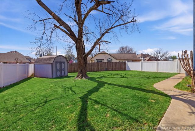 4209 S Chestnut Court, Broken Arrow, OK 74011