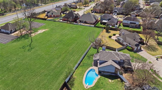 4209 S Chestnut Court, Broken Arrow, OK 74011