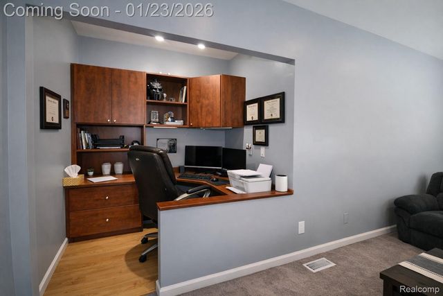 38615 Meeting House Lane, Livonia, MI 48154